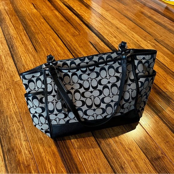 Coach purse - Picture 3 of 8